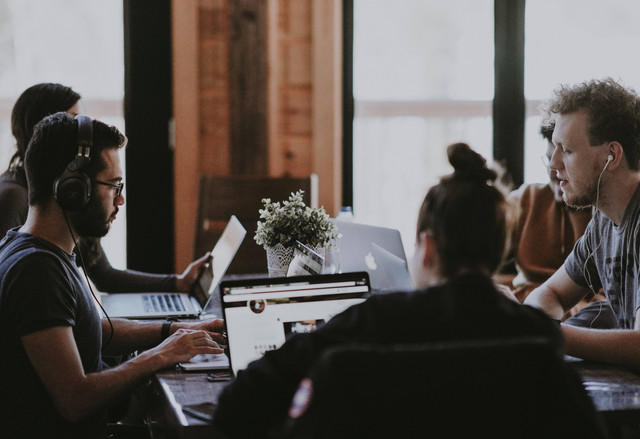 Pengertian tenaga kerja. Foto: Unsplash/Annie Spratt