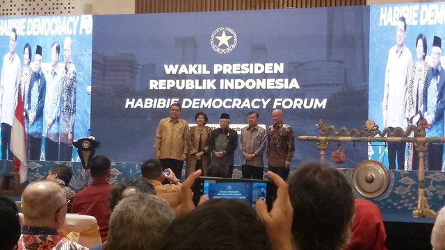 Wakil Presiden Ma'ruf Amin menghadiri Habibie Democracy Forum, Rabu (15/11/2023). Foto: Nadia Riso/kumparan