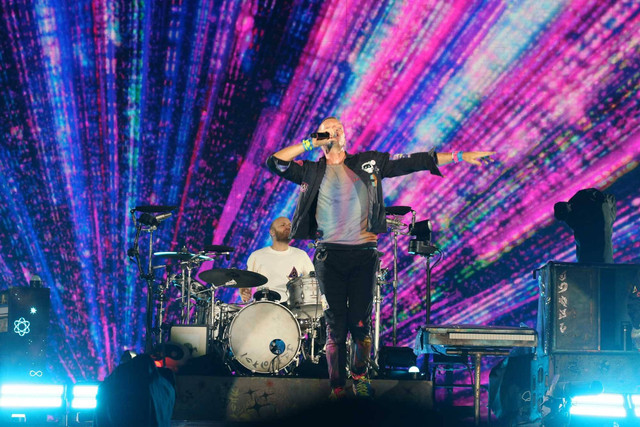 Grup musik Coldplay tampil di Stadion Utama Gelora Bung Karno, Jakarta, Rabu (15/11/2023). Foto: Aditia Noviansyah/kumparan