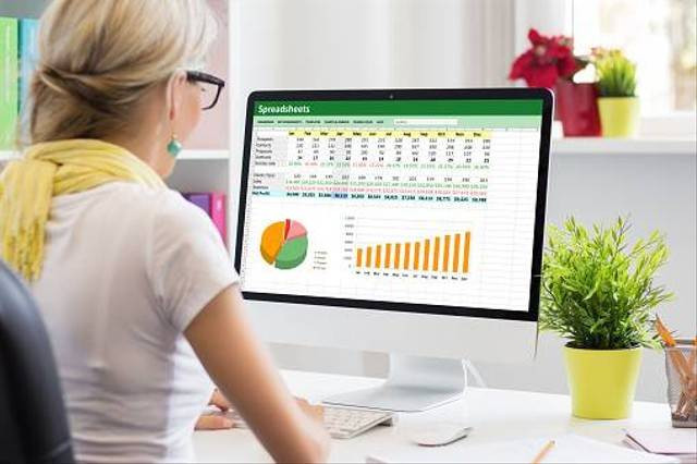 Ilustrasi cara menambahkan baris di Excel. Foto: unsplash.com. 