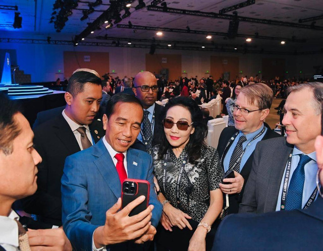 Presiden Joko Widodo menghadiri APEC Economic Leaders Informal Dialogue and Working Lunch yang mengangkat tema "Sustainability, Climate and Just Energy Transitions" yang digelar di Moscone Center, San Francisco, Amerika Serikat. Foto: Laily Rachev/Biro Pers Sekretariat Presiden