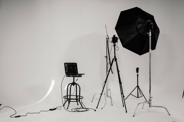 Ilustrasi Self Photo Studio di Surabaya. Pexels/Baret