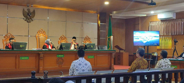 Sekretaris Dinas Perhubungan Pemkot Bandung, Khairur Rijal, saat memberikan keterangan di PN Bandung. Foto: Rachmadi Rasyad/kumparan