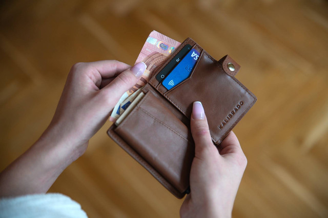 Ilustrasi daftar bank bebas biaya admin. Foto : Unsplash