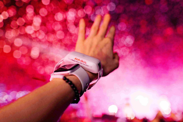 Wristband yang terbuat dari 100 persen organik dan mudah terurai. Foto: Instagram/@annalee@