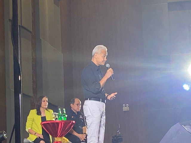 Ganjar Pranowo di Sarasehan Nasional 2023 Ikatan Alumni (IKA) UNM di Kota Makassar, Sulsel, Sabtu (18/11/2023). Dok: kumparan
