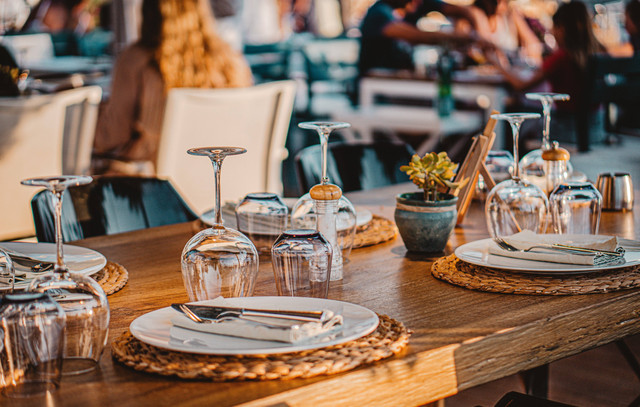 Ilustrasi Arti Fine Dining. Unsplash/Carlos Linder.