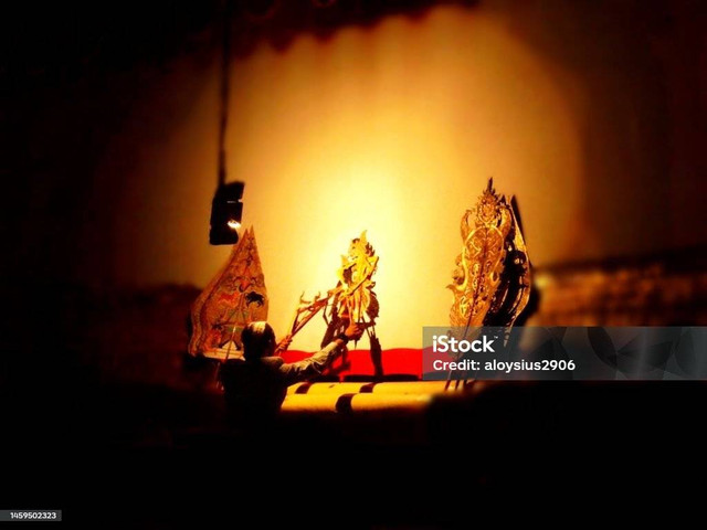 photo by https://www.istockphoto.com/id/foto/wayang-kulit-gm1459502323-493865363
