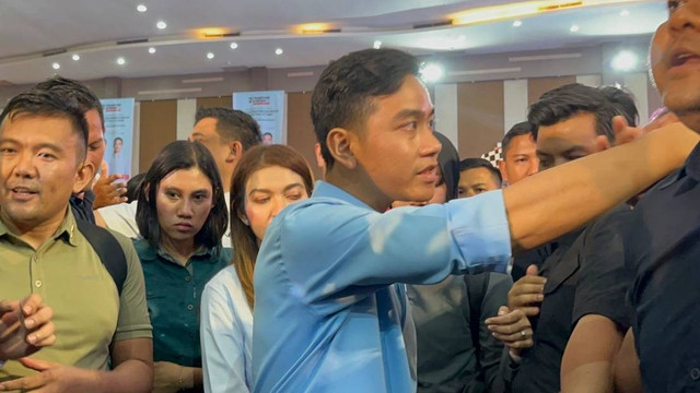Cawapres Koalisi Indonesia Maju Gibran Rakabuming Raka menghadiri acara Konsolidasi Koalisi Indonesia Maju Sumut di Medan International Convention Center, Kota Medan pada Sabtu (18/11/2023). Foto: Tri Vosa/kumparan