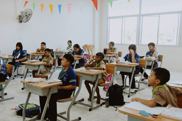 Motto kelas lucu untuk menyemangati pelajar, Pexels/Ron Lach