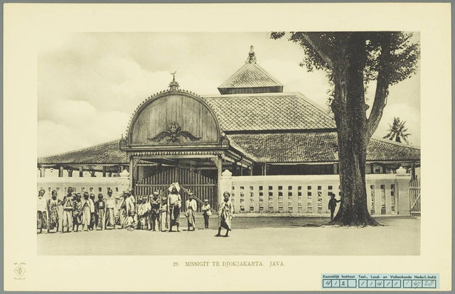 Masjid Gedhe Kauman sekitar tahun 1911. Foto: Jean Demmeni, KITLV A320, Universiteit Leiden