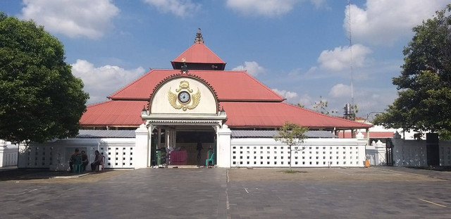 Tampak depan Masjid Gedhe Kauman 2023. Foto milik penulis.