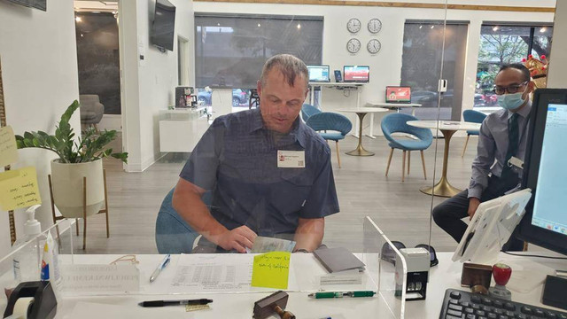 LTC (Lieutenant Colonel) Michael Hopkins saat berkunjung ke Kantor Konsulat Jenderal Republik Indonesia di Los Angeles