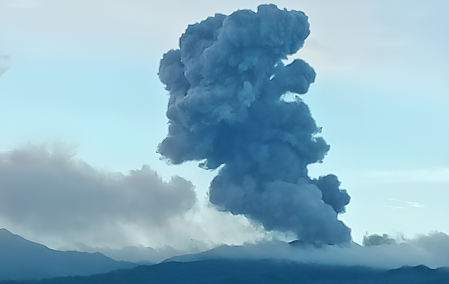 Gunung Dukono Erupsi Foto: HO-PVMBG/Antara