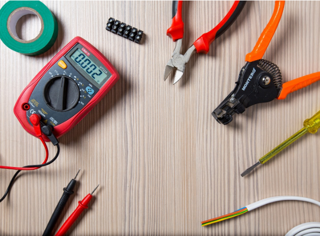 Ilustrasi insulation tester adalah. Sumber foto: pixabay/Ildefonso Polo