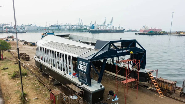 Kapal pembersih sungai Interceptor sumbangan dari Coldplay. Foto: The Ocean Cleanup