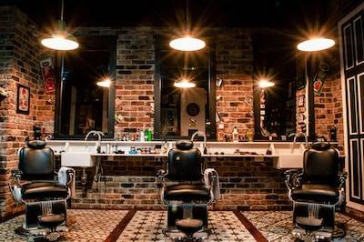 Ilustrasi Barbershop Bogor. Unsplash/Nathan Olski