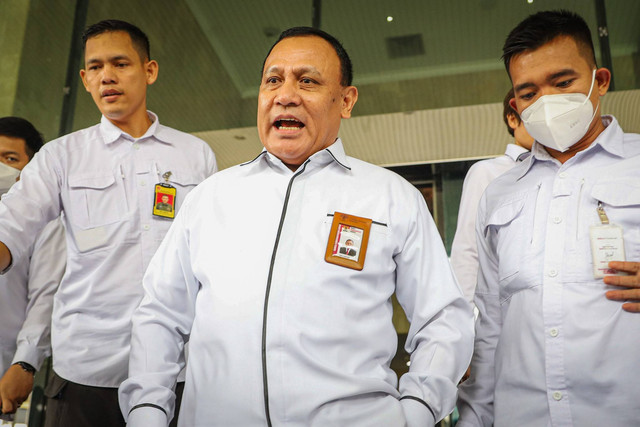 Ketua KPK Firli Bahuri usai menjalani pemeriksaan Dewas KPK di Gedung ACLC KPK RI, Senin (20/11/2023). Foto: Iqbal Firdaus/kumparan