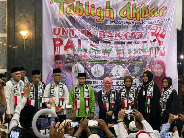 Aksi Penggalangan Dana Kemanusiaan untuk Palestina di Masjid Raya Singkawang. Foto: Yulia Ramadhiyanti