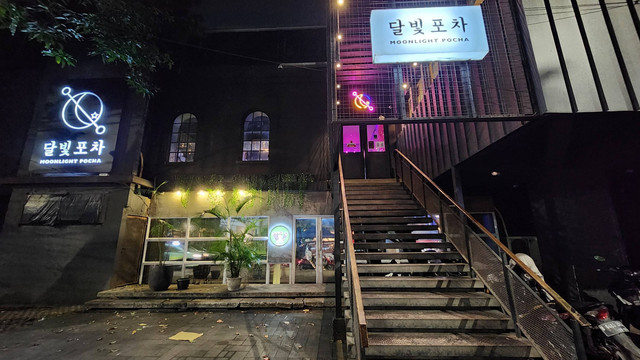 Suasana di restoran Moonlight Pocha, Kemang, Jakarta Selatan. Foto: Azalia Amadea/kumparan