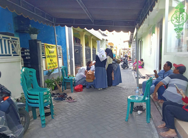 Kediaman mendiang Totok, salah satu korban tabrakan Elf VS KA Probowangi. Foto-foto: Masruroh/Basra