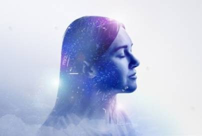 Wanita Aquarius pemikir kreatif. Foto: Shutterstock