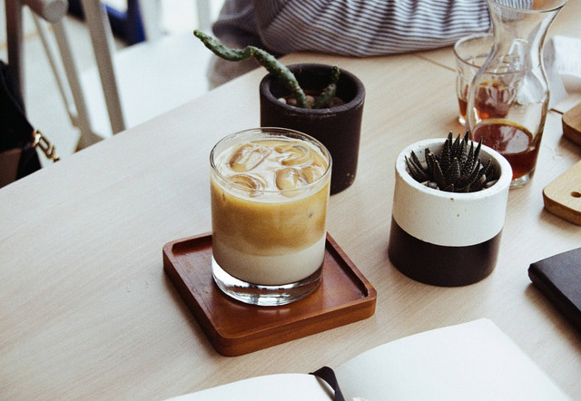 Tempat Ngopi di Tebet, Foto Hanya Ilustrasi: Unsplash/kartika paramita