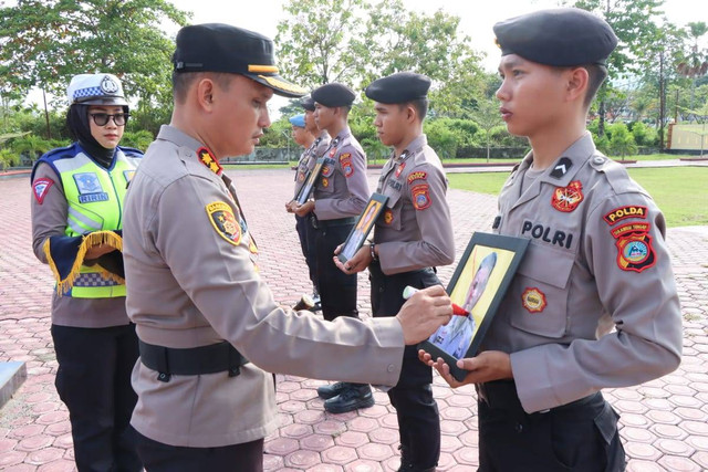 Prosesi pemecetan dilaksanakan secara simbolis tanpa kehadiran 4 polisi oleh Kapolres Tojo Una-Una, AKBP S. Sophian, di Markas Polres Tojo Una-Una, Senin, 20 November 2023. Foto: Istimewa