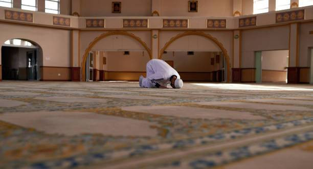 Ilustrasi Mengapa Kita Harus Melakukan Sujud Syukur, Foto: Unsplash/Hiraman.