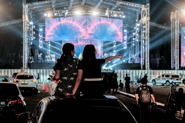 Ilustrasi menonton konser. Foto: Dok. Kemenparekraf