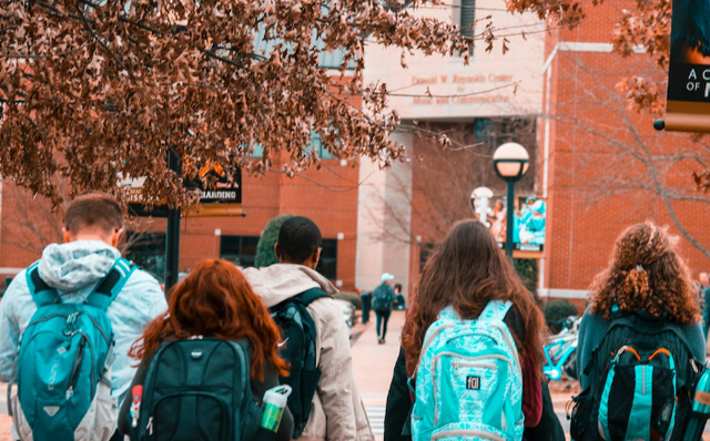 Contoh kerjasama asean di bidang pendidikan. Sumber: Pexels/Stanley Morales