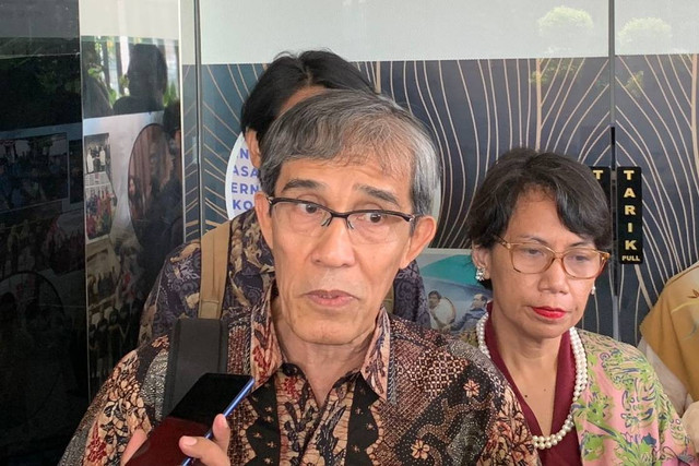 Anggota Koalisi Masyarakat Peduli Keterwakilan Perempuan, Hadar Nafis Gumay di kantor Bawaslu, Jakarta, Selasa (21/11/2023). Foto: Luthfi Humam/kumparan
