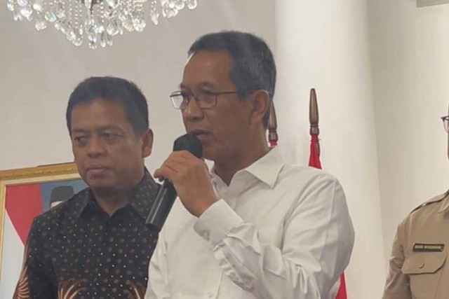 Pj Gubernur DKI Jakarta Heru Budi Hartono dalam konferensi pers kenaikan UMP DKI Jakarta 2024 di Kantor Balaikota DKI Jakarta pada Selasa (21/11/2023). Foto: Widya Islamiati/kumparan