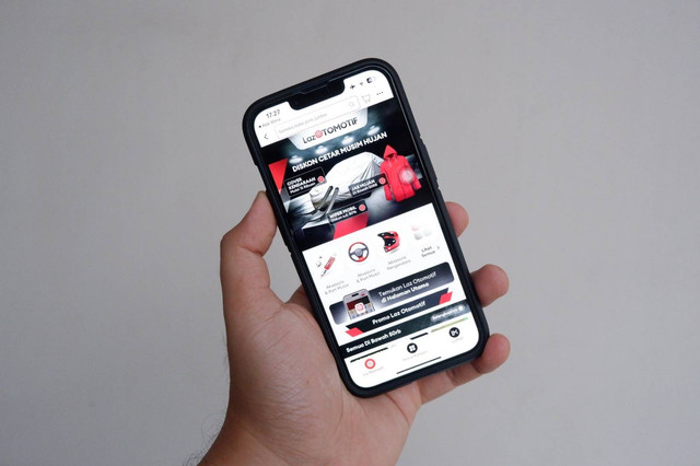 Belanja produk otomotif di Lazada. Foto: Aditya Pratama Niagara/kumparan