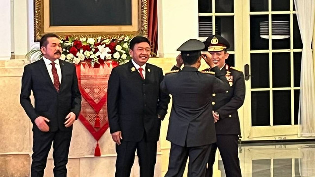 Kepala BIN Budi Gunawan, Jaksa Agung ST Burhanuddin dan Kapolri Jenderal Pol Listyo Sigit menghadiri pelantikan Panglima TNI di Istana Negara, Jakarta, Rabu (22/11/2023). Foto: Fadjar Hadi/kumparan