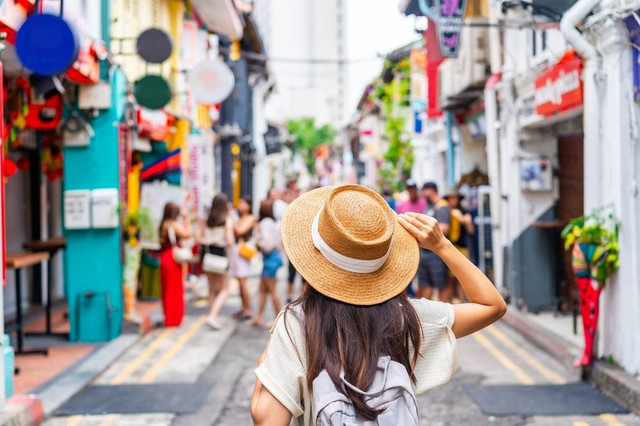 Ilustrasi berkunjung ke Singapura untuk berbelanja berbagai kerajinan lokal di sana. Foto: kitzcorner/Shutterstock