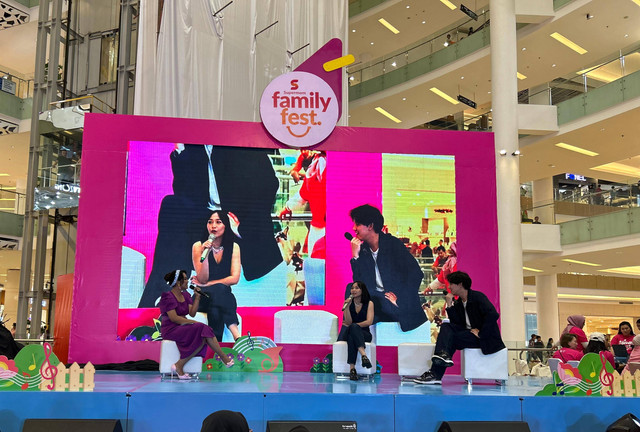 Rinni Wulandari dan Jevin Julian sebagai pembicara di acara Supermom Family Fest. Foto: Istimewa