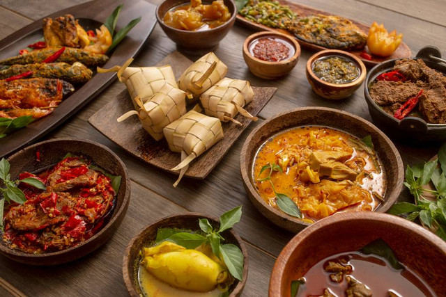 Ilustrasi berbagai menu makanan khas Lebaran. Foto: Shutterstock