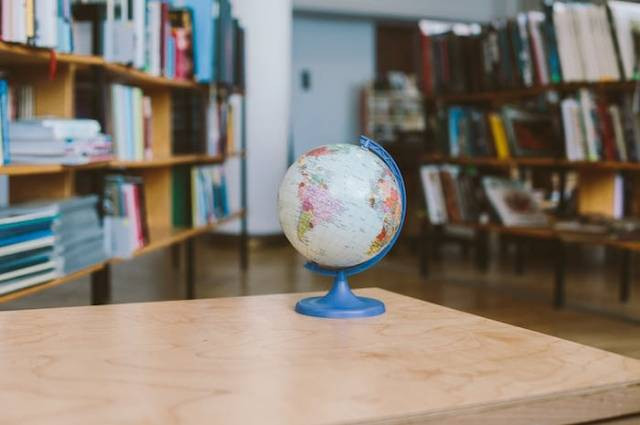 Ilustrasi sejarah perkembangan geografi, sumber foto: Polina Zimmerman by pexels.com