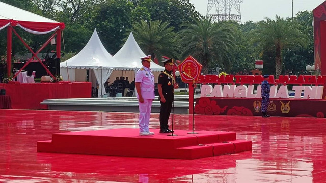 Sertijab Panglima TNI dari Laksamana TNI Yudo Margono kepada Jenderal Agus Subiyanto di Mabes TNI, Cilangkap, Jakarta, Rabu (22/11/2023). Foto: Thomas Bosco/kumparan