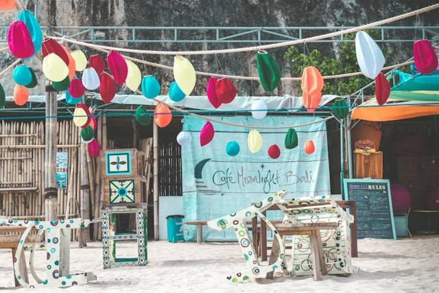 Ilustrasi Tempat Belanja di Bali. Sumber foto: Unsplash/Artem Beliaikim