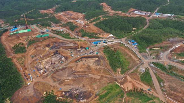 Pengamat menyebut kebijakan pemerintah dan DPR melalui UU IKN baru yang memberi izin investor menguasai tanah di Ibu Kota Baru hingga 190 tahun membuktikan pemerintah panik tak ada investor yang mau menanam uang di proyek itu. (ANTARA FOTO/Indrianto Eko Suwarso).