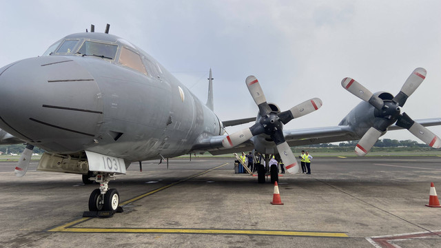Canadian Royal Air Force Aurora CP-140 mendarat untuk pertama kalinya di Indonesia, Bandara Halim Perdanakusuma Jakarta, Rabu (22/11/2023). Foto: Aliyya Bunga/kumparan