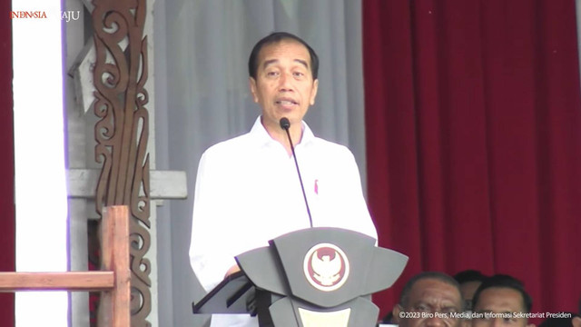 Presiden Jokowi saat hadiri Puncak Acara Sail Teluk Cendrawasih 2023, di Biak Numfor, Papua, Kamis (23/11/2023). Foto: Youtube/Sekretariat Presiden