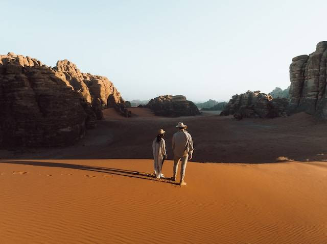 Ilustrasi tanda-tanda menjalani hubungan karma, sumber foto: unsplash.com/NEOM