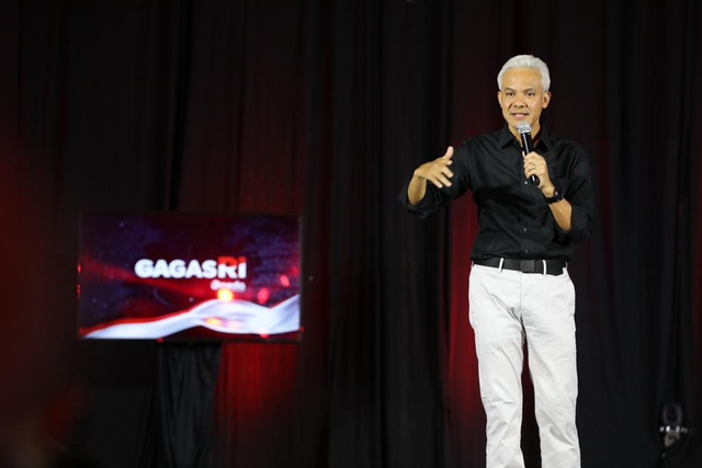 Capres Ganjar Prabowo dalam Gagas RI Kampus Kompas bertajuk "Pemimpin Bicara Bangsa" di Airlangga Convention Center, Kampus C Universitas Airlangga (Unair), Surabaya pada Rabu (22/11/2023). Foto: Dok. Istimewa