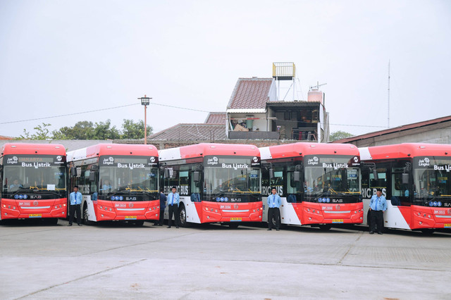 ilustrasi Peluncuran bus listrik dari PT Bianglala Metropolitan di Depo Bus Bianglala Metropolitan, Ciputat, Tangerang Selatan, Banten, Kamis (23/11/2023). Foto: Jamal Ramadhan/kumparan