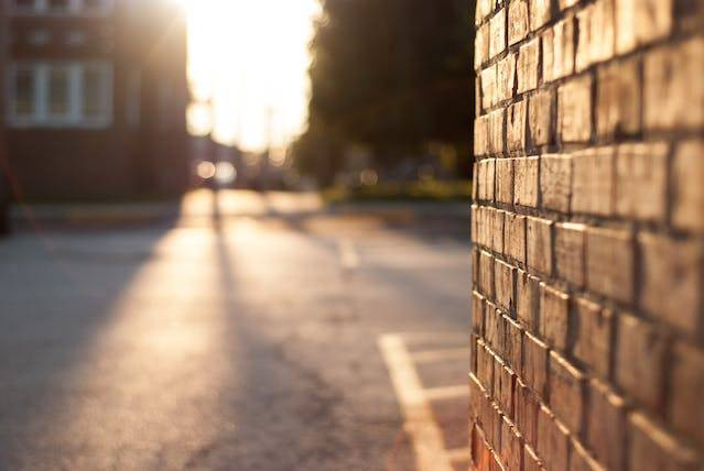 Tuliskan kewajiban dan hak berkaitan dengan jalan umum. Sumber: pexels.com