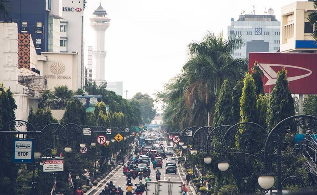 Ilustrasi Perkembangan Industri di Bandung                                             Sumber Unsplash/Ikhsan Assidiqie