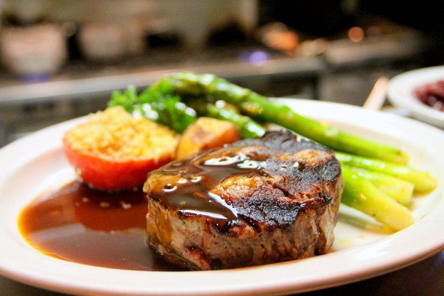 Ilustrasi tempat makan steak di Jakarta, Sumber: Pexels/Snapwire